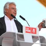 Felipe González aconseja a Rubalcaba que deje el Gobierno «ya»