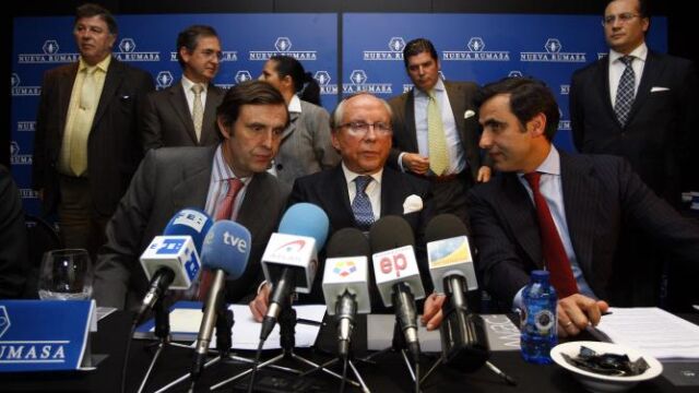 El patriarca de la familia, José María Ruiz-Mateos, rodeado de algunos de sus hijos, en una imagen de archivo