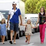 Los príncipes de Asturias, Felipe y Letizia, junto a sus hijas, Leonor (i) y Sofía, a su llegada al club Naútico de Palma
