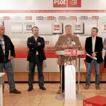 Los socialistas Manuel Fuentes y Ana Sánchez se reúnen con las opas