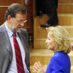 Rajoy, «muy contento»: Mariano Rajoy, que ayer mantuvo una intensa conversación con la vicepresidenta Elena Salgado, se mostró «muy contento» tras aprobarse la reforma.