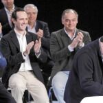 Herrera firma el compromiso de tener, en el caso de ganar las elecciones, un máximo de diez consejerías