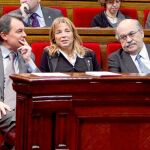Mas, Ortega y Mas-Colell en una sesión plenaria del Parlament