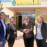 Inmaculada González, Verónica López y María Dolores Bolarín durante su visita a la guardería Educar en la pedanía murciana de Churra
