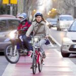 La bicicleta choca con el coche en Barcelona