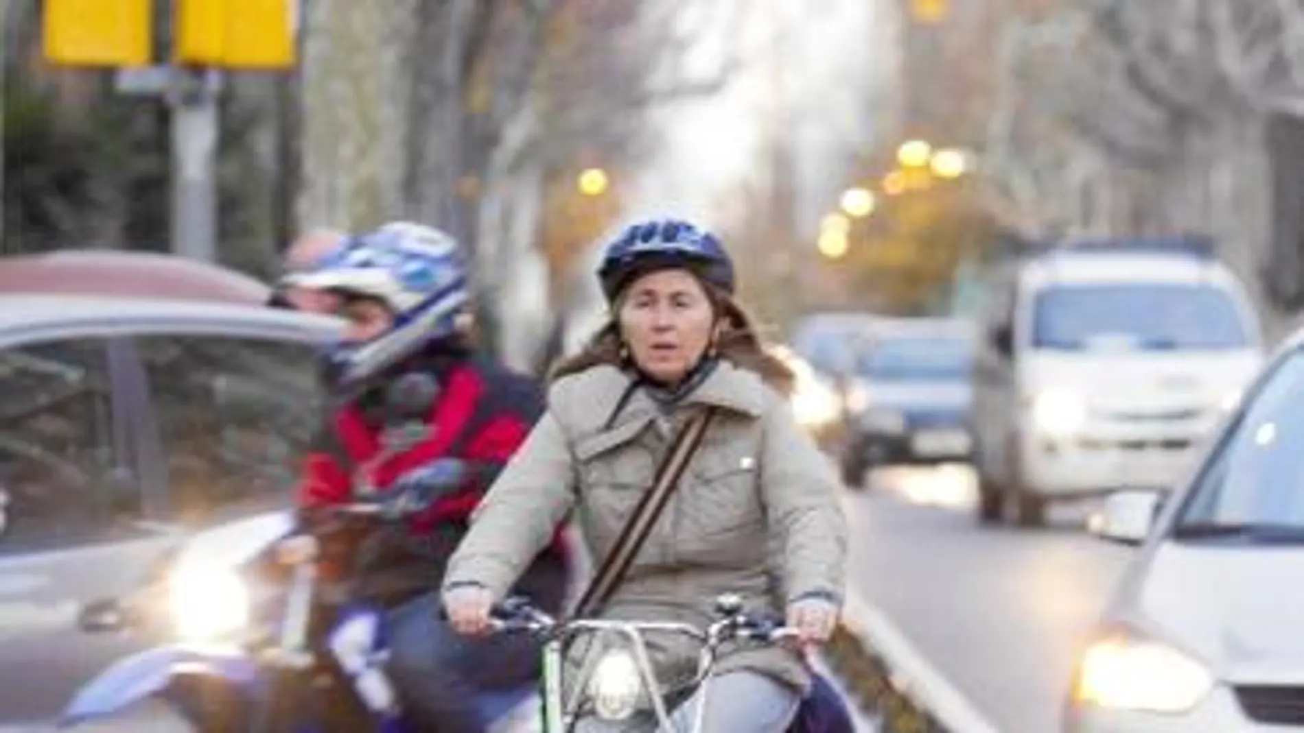 La bicicleta choca con el coche en Barcelona