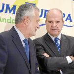 La ministra de Medio Ambiente, Rosa Aguilar, afirmó ayer que, en relación al Guadalquivir, «no hay divorcio» entre la Junta y el Gobierno central, que forman parte, según Aguilar, de «una pareja de hecho para seguir trabajando en torno a la gestión de la