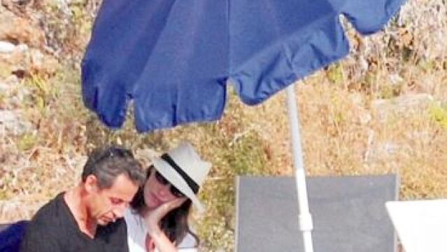 En julio, el matrimonio Sarkozy disfrutó de unos días de descanso en el islote de Cap Negre, en la Costa Azul En julio, el matrimonio Sarkozy disfrutó de unos días de descanso en el islote de Cap Negre, en la Costa Azul