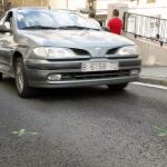 Lugar donde ayer fueron atropellados un hombre de 41 años y su hijo de 2 que murieron en el accidente ocurrido en el barrio del Carmelo de Barcelona