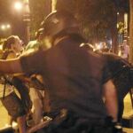 El 4 de agosto los «indignados» se manifestaron frente al Ministerio de Interior tras los desalojos de Sol. La Policía intervino en los disturbios realizando siete detenciones