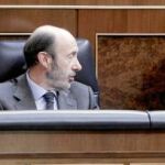 El presidente Zapatero junto a los dos vicepresidentes en la picota, durante la última sesión de control al Gobierno, esta semana, en el Congreso de los Diputados