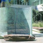 La pieza del jardín de la CIA se llama «Kryptos» (secreto en griego)