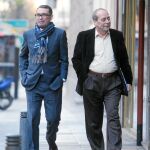 El hijo del concejal del Ayuntamiento que dirige Manuel Robles (dcha.), detenido en Fuenlabrada, es asesor de Urbanismo de José María Fraile (izda.) en Parla
