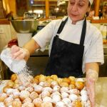 Huesos de santo y buñuelos (imagen), la aportación más dulce «made in Spain»