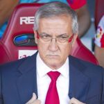 Manzano da instrucciones durante el partido de ayer