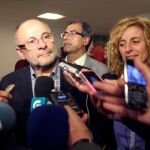 El alcalde de Orense atiende a los medios