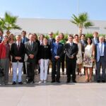 Ángeles González-Sinde, Ramón Luis Valcárcel y Pedro Alberto Cruz (centro) en la foto de familia de todos los participantes en la Conferencia de Cultura que tuvo lugar en la ciudad de Lorca