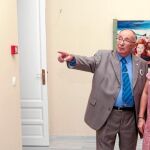 El abuelo y la madre de Marta del Castillo, ayer en la muestra del Ateneo