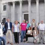 El Congreso de los Diputados fue el escenario para que las víctimas mostraran su rechazo a la conferencia