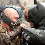 El asesino disfrazado de Bane un villano de cómic