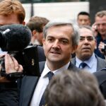 Dimite un ministro por «salvar» su carné de coche