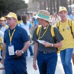 Un joven pasea por las calles del centro de Valencia cuando el Papa Benedicto XVI celebró la Jornada Mundial de las Familias en Madrid