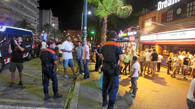 Lloret sufrió este verano diversos altercados que culminaron con el cierre de una discoteca