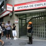 Colas en una oficina del SEPE