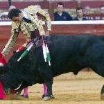 El Cid ejecuta un derechazo, ayer, en Huelva