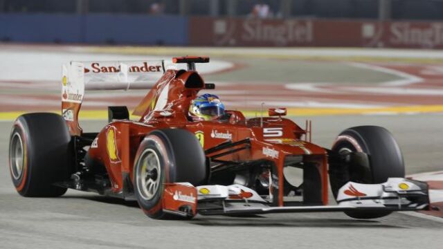 Alonso, tercero, afianza su liderato tras el abandono de Hamilton