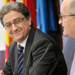 El presidente del Pimec, Josep González, entregó a Millo la encuesta que realizó sobre la independencia
