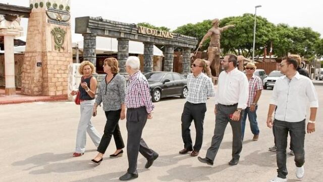 La alcaldesa de Cartagena, Pilar Barreiro comprobó el estado de los trabajos en el recinto junto a los concejales Mariano García, Florentina García y Francisco Espejo