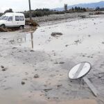 El agua avanzó con intensidad y destruyó campos agrícolas y zonas de viviendas sin contemplaciones