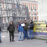 Varias decenas del partidarios del movimiento 15-M se reunieron ayer en Sol para una «jornada de reflexión colectiva»