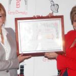 Laura Valenzuela entregó ayer el Garbanzo de Plata a la baronesa Thyssen