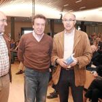 El consejero de la Presidencia, José Antonio de Santiago-Juárez junto al presidente del PP de Valladolid, Ramiro Ruiz Medrano, y el presidente de la Diputación, Jesús Julio Carnero, tras el encuentro con los alcaldes