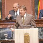 El vicepresidente y titular de Economía, Juan Bernal, durante una comparecencia en la Asamblea