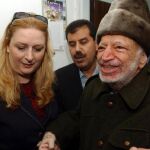 Suha, la mujer de arafat, fue muy amiga de Leila, la esposa de Ben Ali en Túnez. Hay una orden de arresto internacional contra Suha