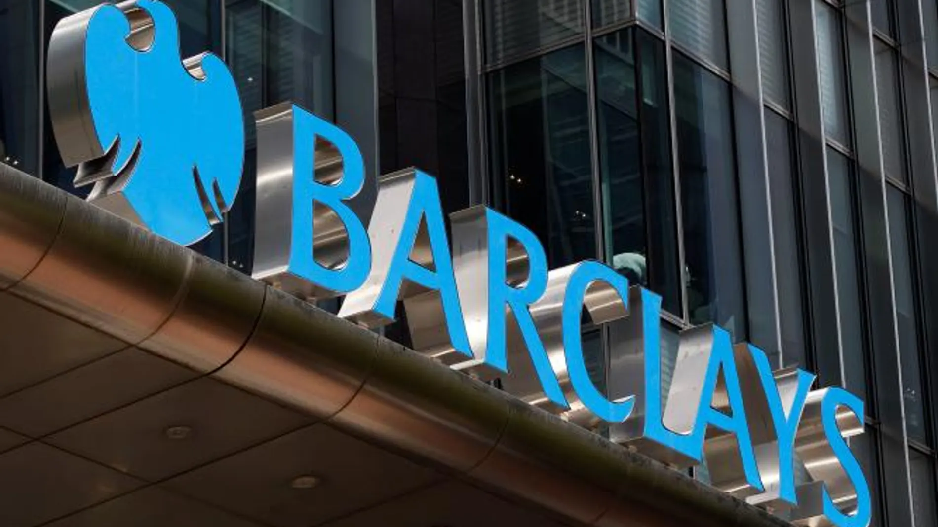 Moodys rebaja la calificación de Barclays de «estable» a «negativa»