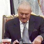 LA FIRMA. Saleh, ayer, al hacer efectiva su renuncia en Arabia Saudí