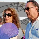 Muñoz, junto a su actual pareja, Karina Pau