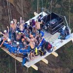 Un jacuzzi suspendido en el aire