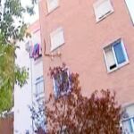 Sacó al bebé desde un tercer piso