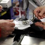 La limitación de pagos en efectivo empezará por las empresas