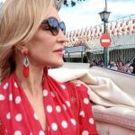 Lección de estilo en un tweet por Carmen Lomana