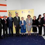 El presidente de la Generalitat, Alberto Fabra y la alcaldesa de Valencia, Rita Barberá, asistieron ayer a la entrega de los premios que otorga «la ONG de los valencianos»