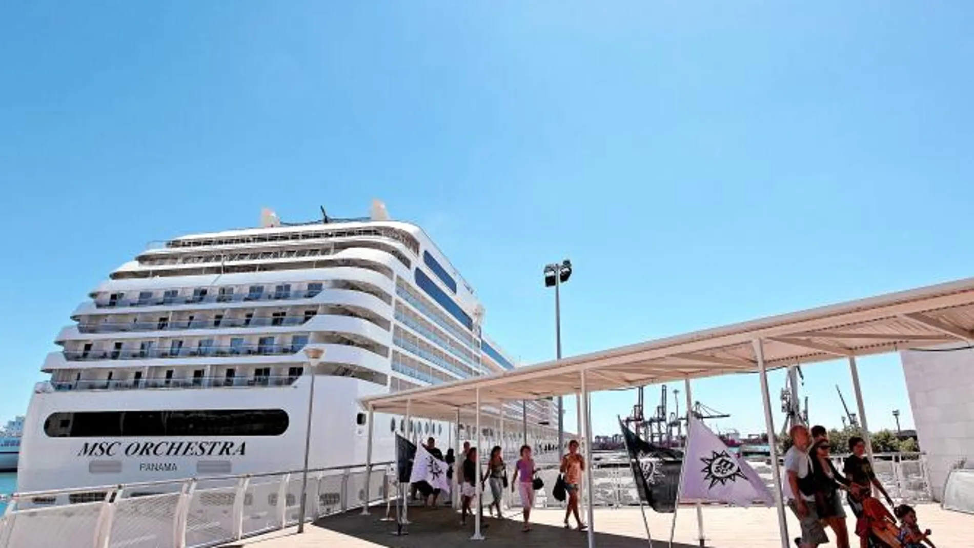 En la fotografía, el crucero Orchestra en una escala en el Puerto de Valencia, en una ocasión anterior