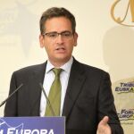 Basagoiti le dice a Annan que la conferencia «entorpece» el final de ETA
