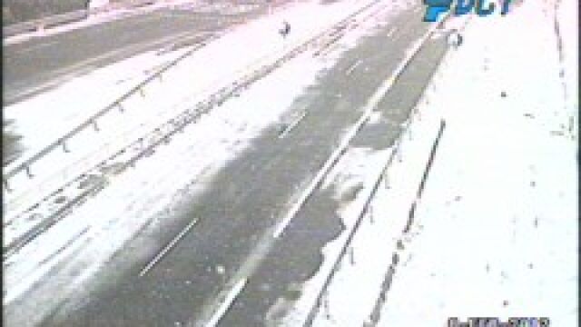 La nieve complica la circulación en carreteras de la mitad norte