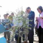 La ministra Aguilar, durante una visita a la desalinizadora del Bajo Almazora (Almería)